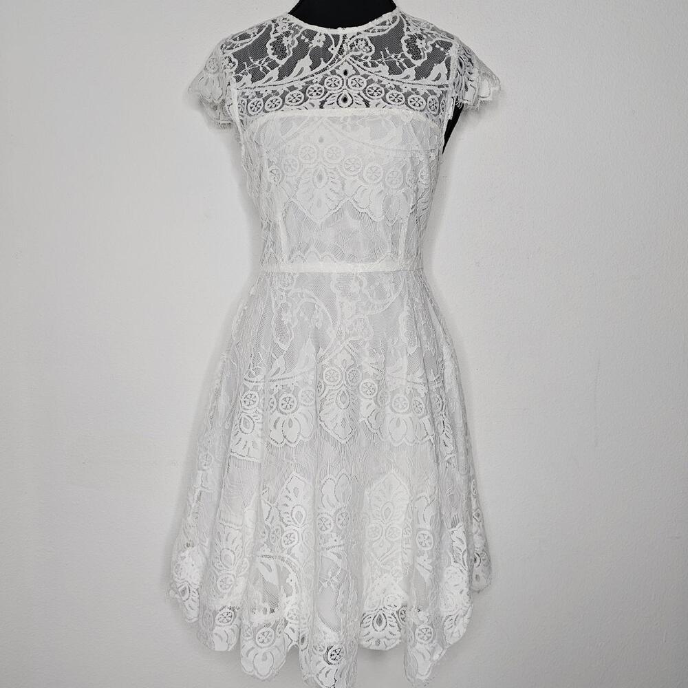 Preloved BB Dakota 'Rihanna' Illusions Yoke Lace Dress Size 0